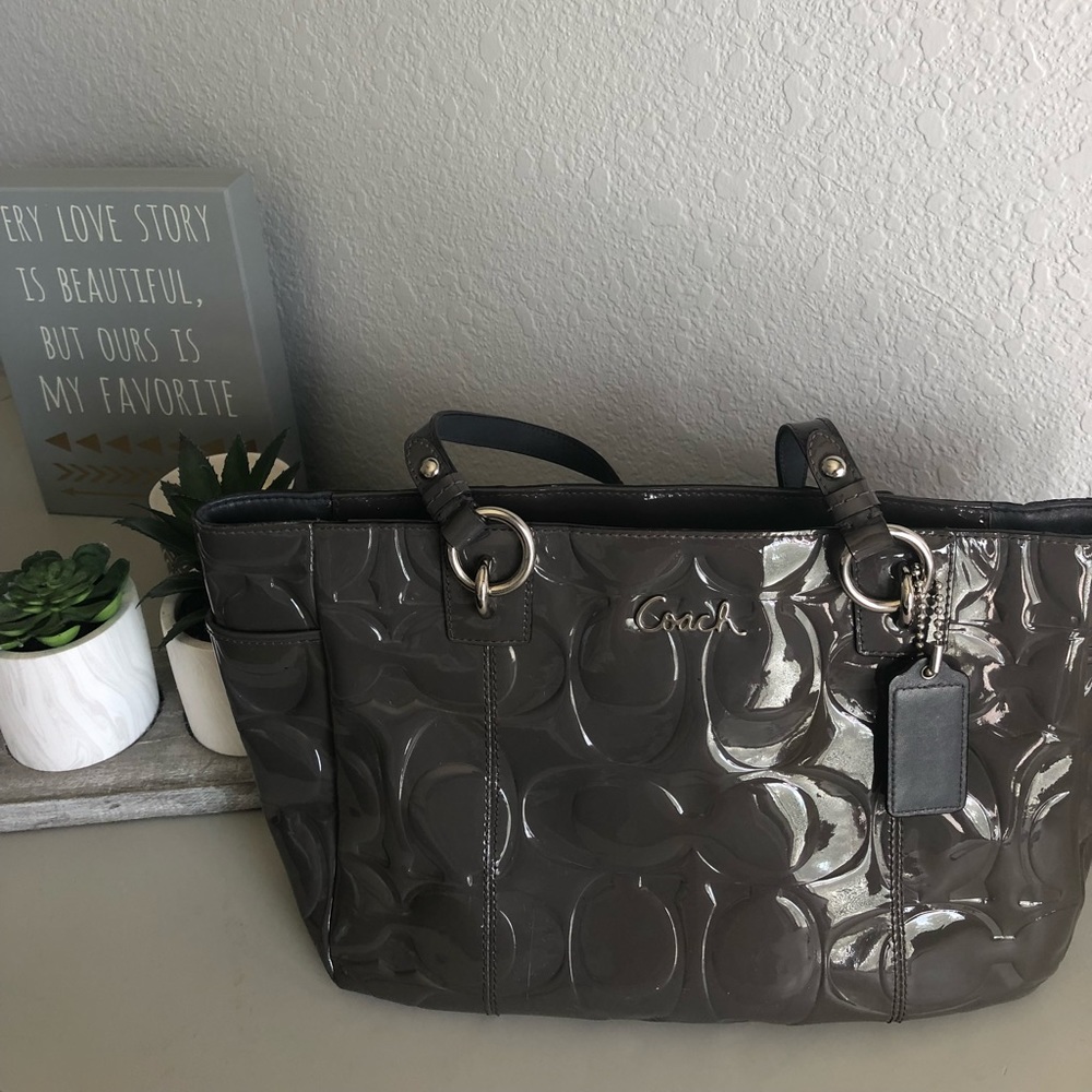 ⭐️COACH ⭐️ gray patent handbag